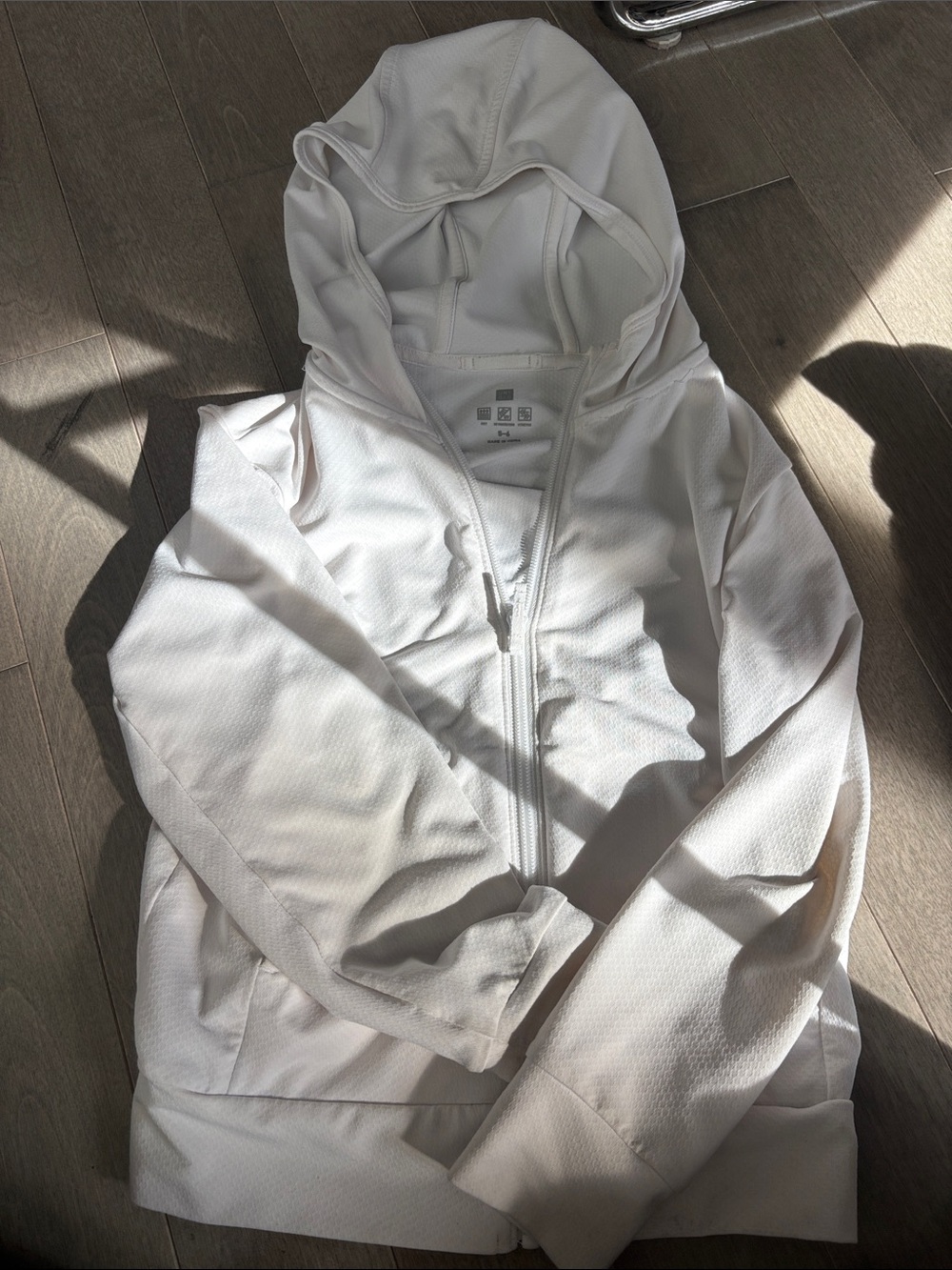 Uniqlo White Hooded Zip-Up Sweater Anti UV